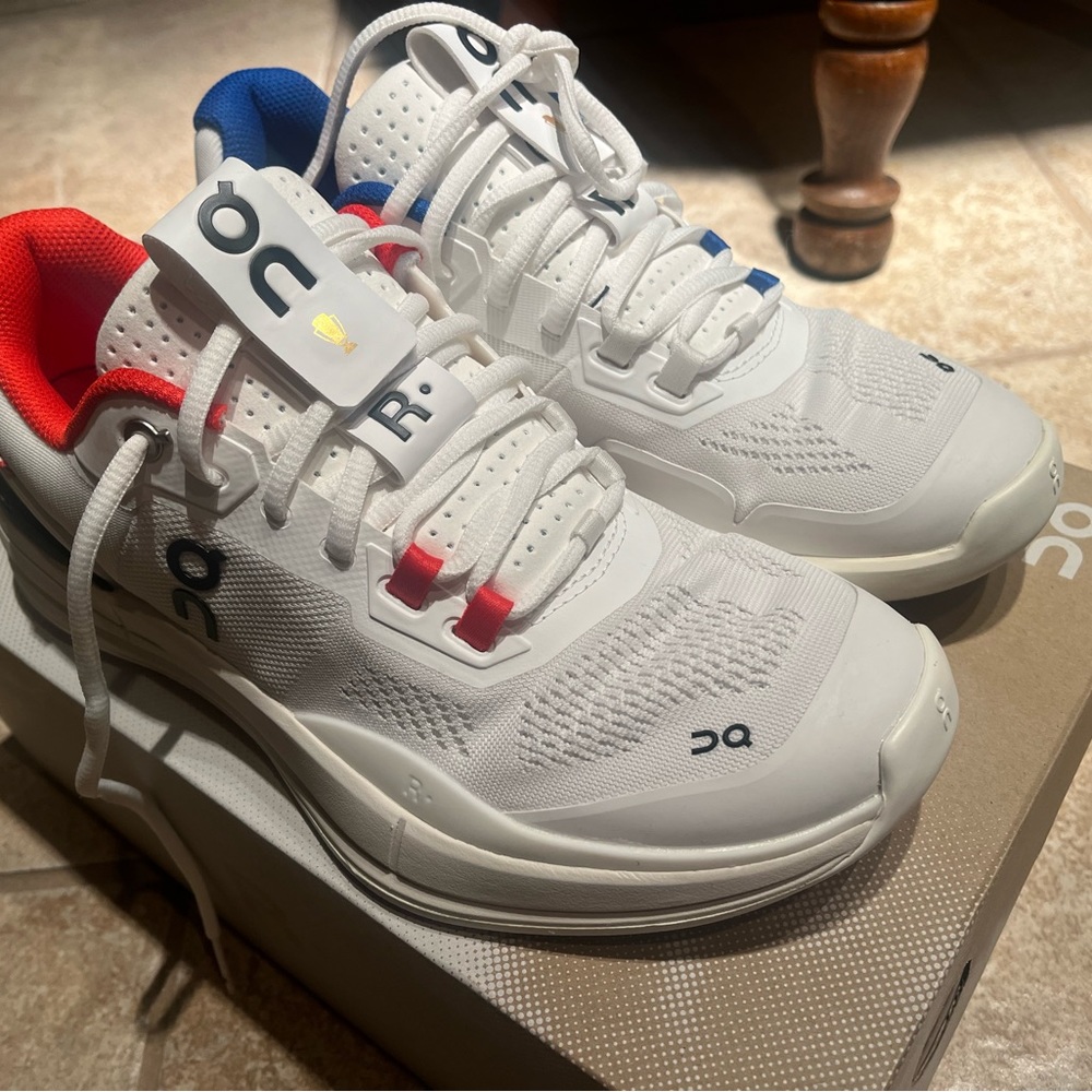 On ROGER PRO Laver Cup Edition.Womens size  8.5 Brand new.Rare limited edition.